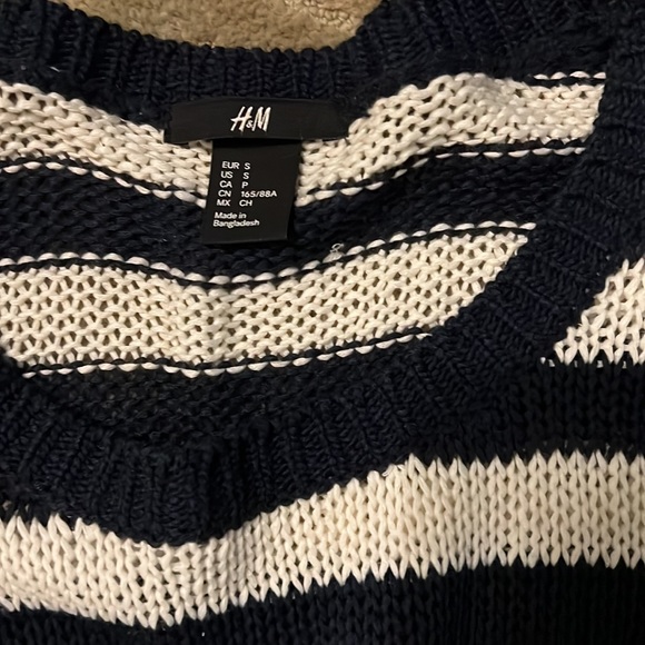 H&M loose short sleeve sweater - Picture 2 of 2